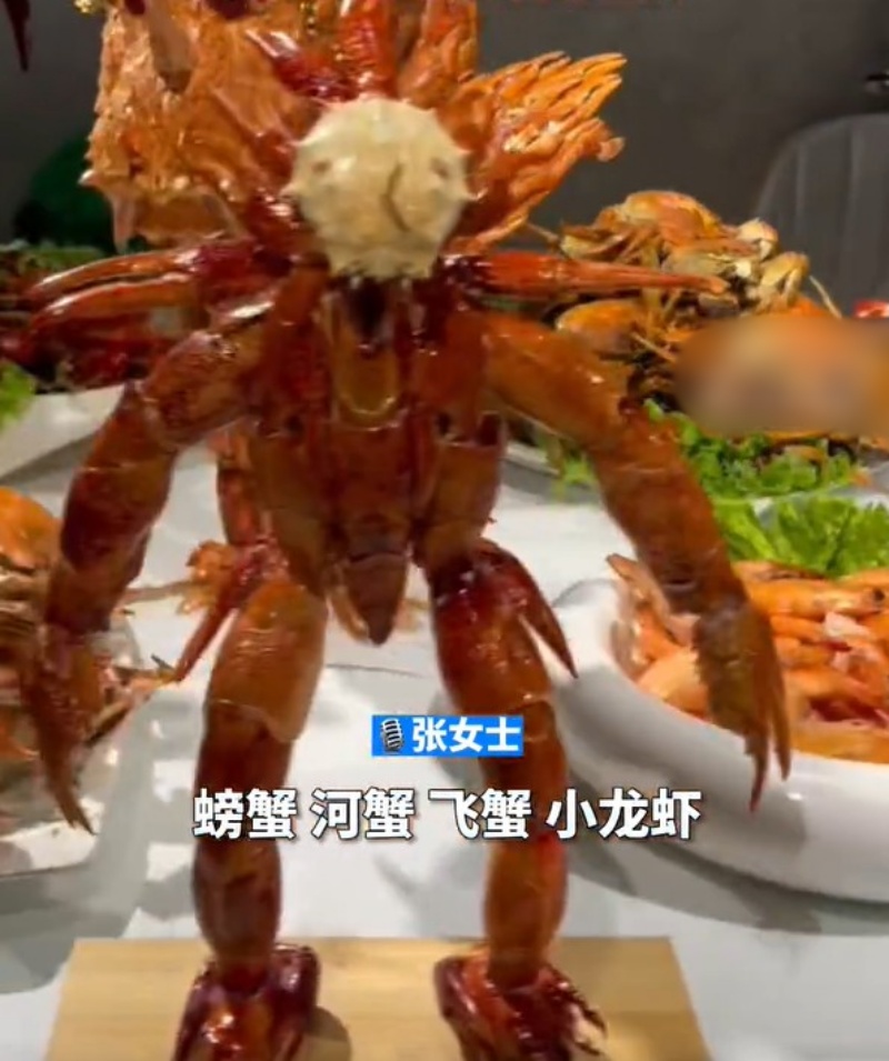 蝦蟹殼製成的「蝦兵蟹將」藝術品驚艷人前。影片截圖
