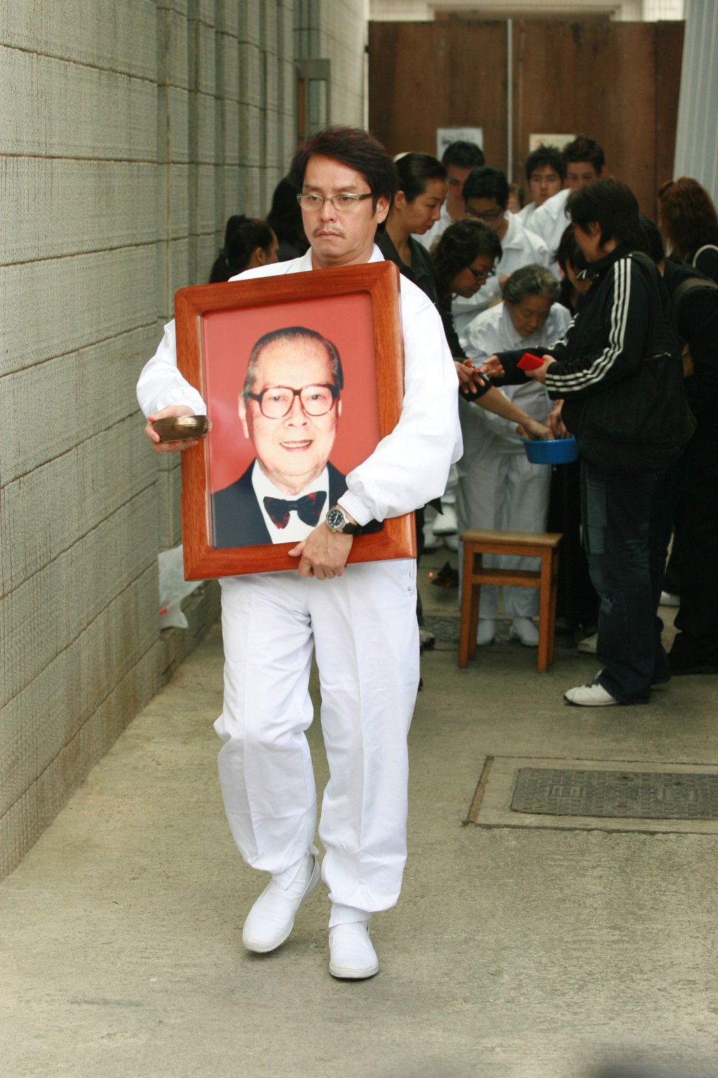 2006年谭咏麟父亲谭江柏去世，讣闻登上Wendy及谭晓风名字，才能私生子一事曝光。