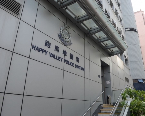 疑人跑馬地攀棚架，警員到場無發現。資料圖片