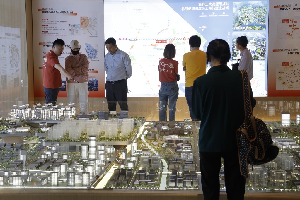 內房一線城市購房政策鬆綁後,內房成交量顯著增加。 內房一線城市購房政策鬆綁後,內房成交量顯著增加。