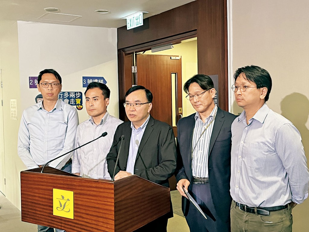 工聯會對政府輸入外勞感到不滿,憂慮影響本地工人就業。