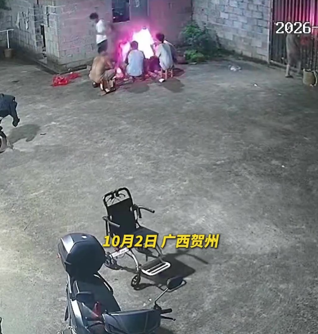 广西一家七口水泥地烧烤突爆炸。