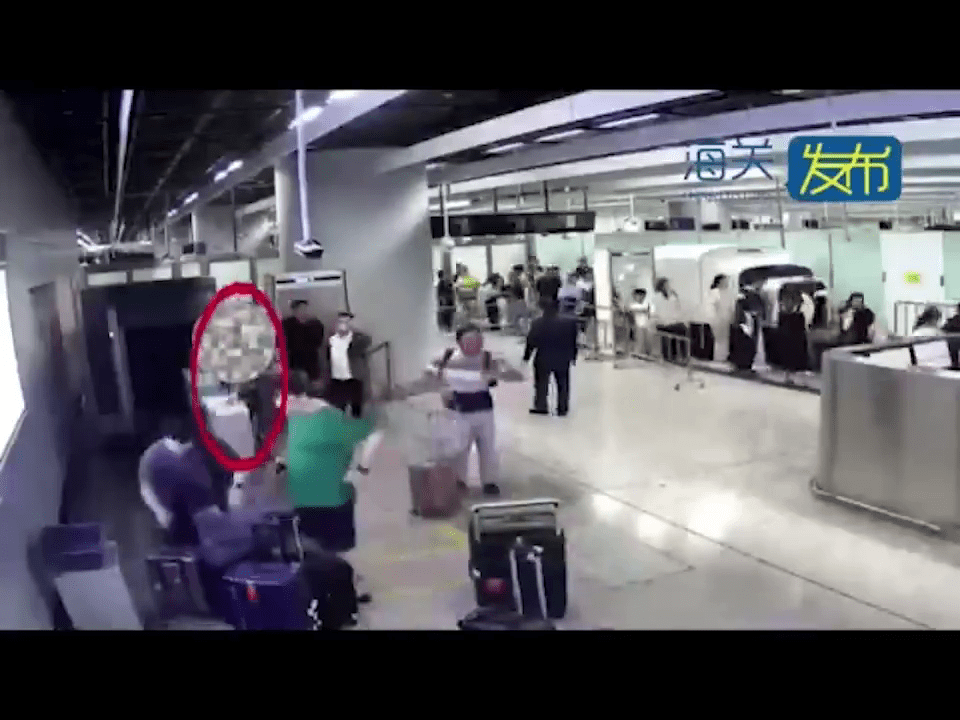 毒癮男客內褲藏8克冰毒,經西九龍站過關。 海關發布 毒癮男客內褲藏8克冰毒,經西九龍站過關。 海關發布