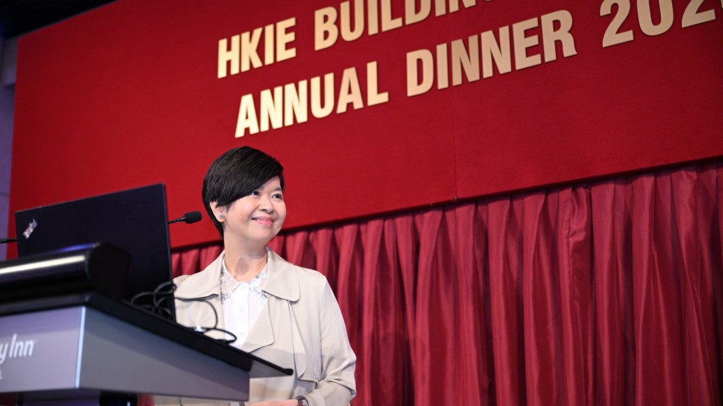 何永賢出席皇家特許測量師學會及香港工程師學會建造分部周年晚宴,與業界分享房屋局工作。何永賢fb
