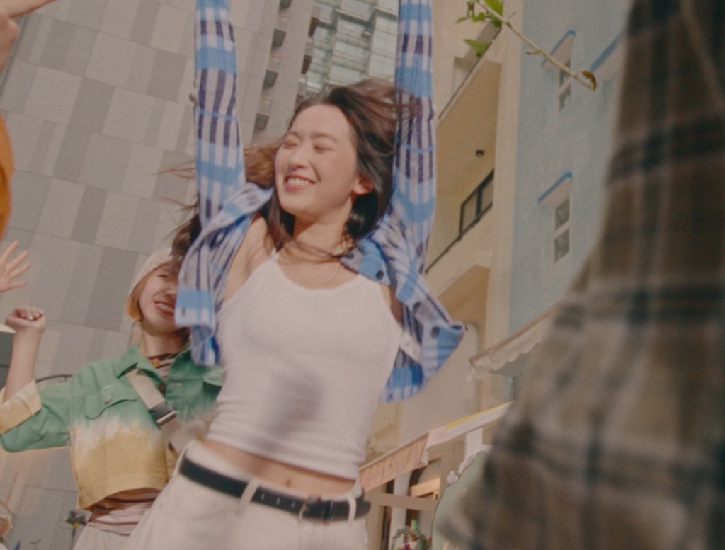今次是Ashley出道以來首個有跳舞元素的MV。 今次是Ashley出道以來首個有跳舞元素的MV。