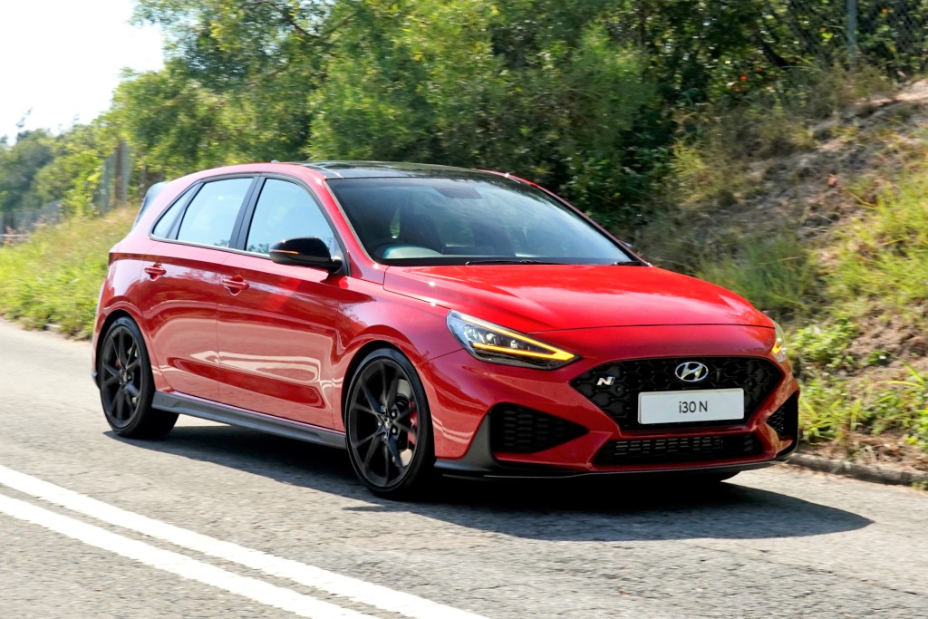 新改良版現代i30N馬力增至280ps,棍波版定價$378,800起,備受玩家熱捧。 新改良版現代i30N馬力增至280ps,棍波版定價$378,800起,備受玩家熱捧。