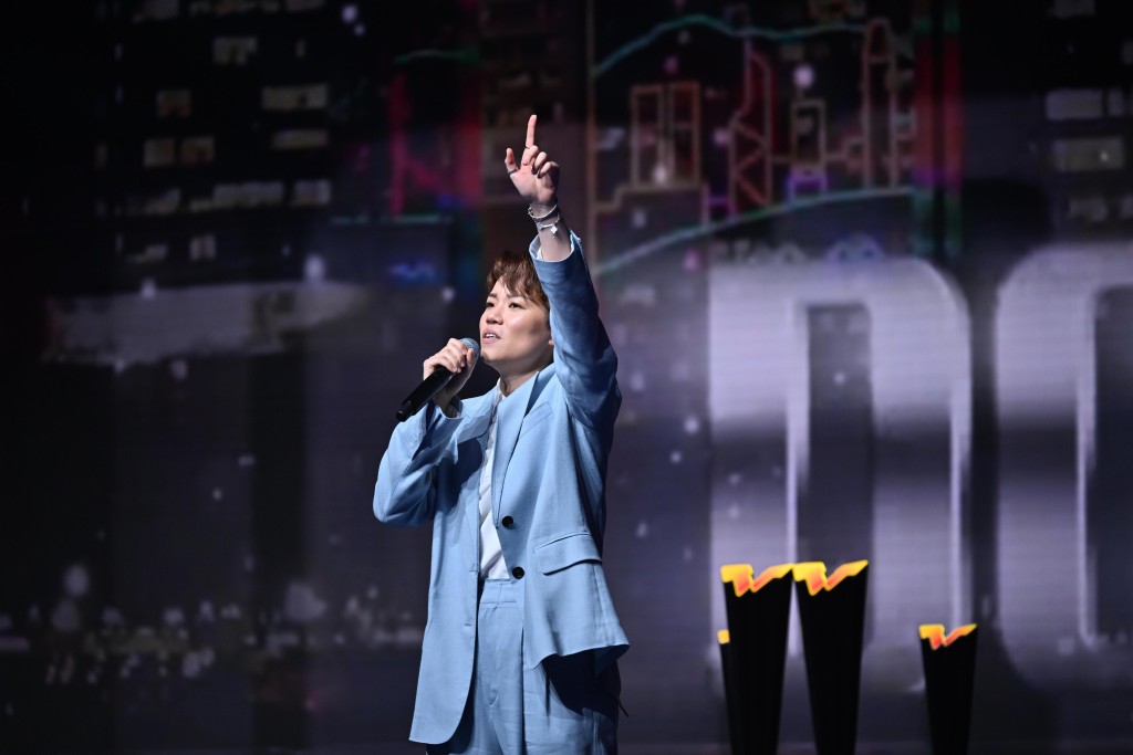 阿杜在獻唱環節十分投入。蘇正謙攝 阿杜在獻唱環節十分投入。蘇正謙攝