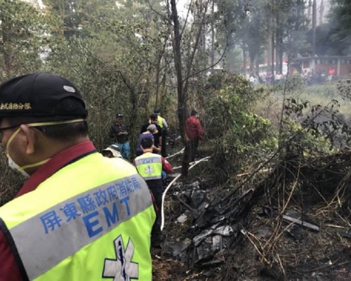 台灣軍方無人機屏東縣小學旁墜毀起火。網上圖片