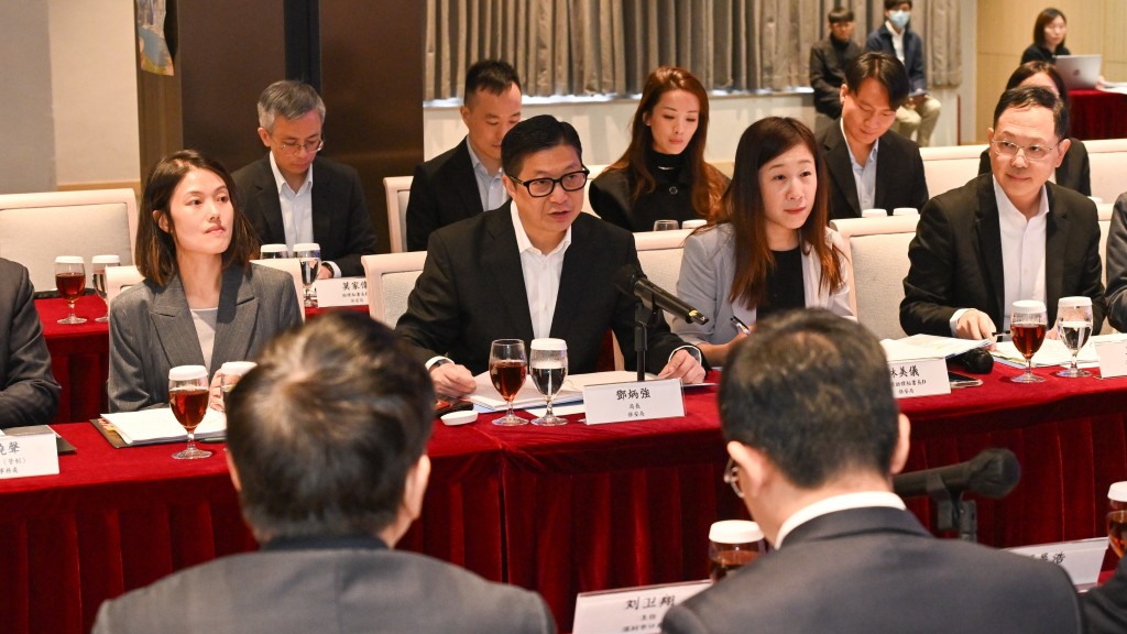 鄧炳強 : 港深兩地政府高度重視口岸規劃和管理，冀推動智能化通關與基礎設施升級。政府新聞處