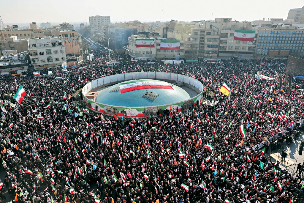 伊朗大批民眾周一在德黑蘭參加親政府的集會。