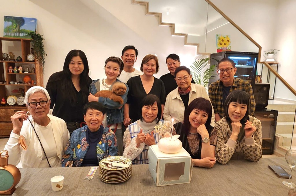 張兆輝家中有樓梯。 張兆輝家中有樓梯。