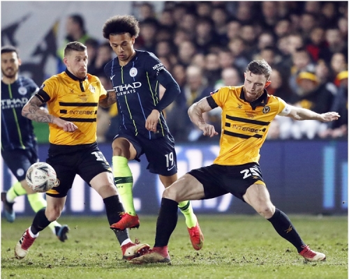 科頓個人梅開二度，辛尼及馬列斯亦為曼城各建一功。AP