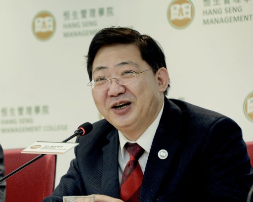 何順文指恒大收生一直非以學術成績為唯一標準,升格後亦無計畫改變。