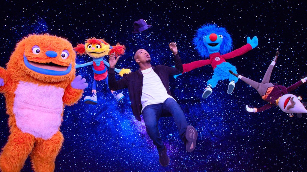 《欢乐⼩帮⼿》适合3至5 岁及以上小朋友，唱歌仔做下戏之余唔系教 ABC 咁简单，系教小朋友 Problem solving，train 佢哋logic，为未来学习编码而铺路！ 