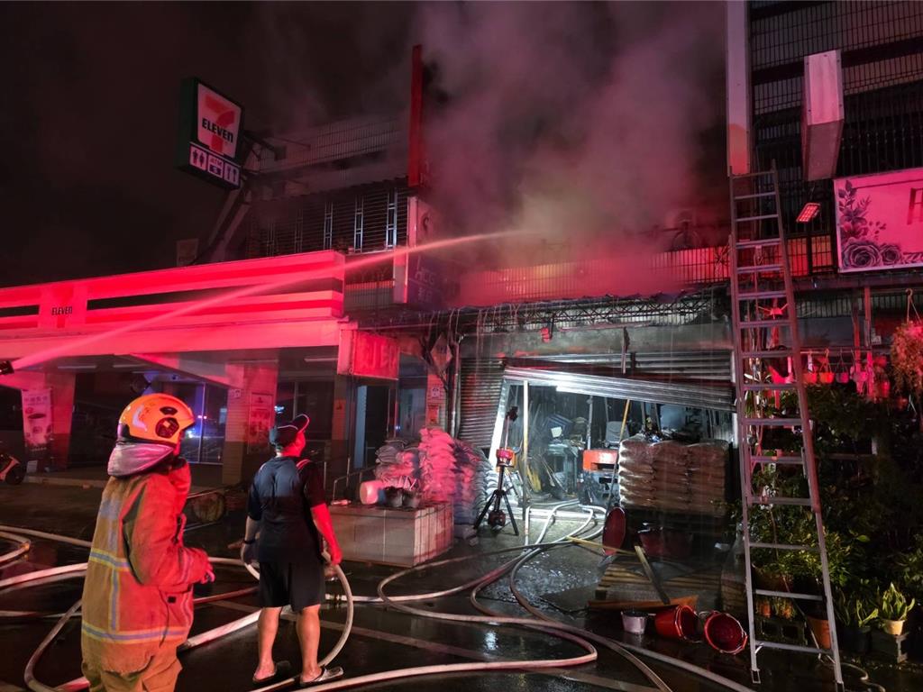 台宜蘭五金舖大火,一家六口四死亡。中時 台宜蘭五金舖大火,一家六口四死亡。中時