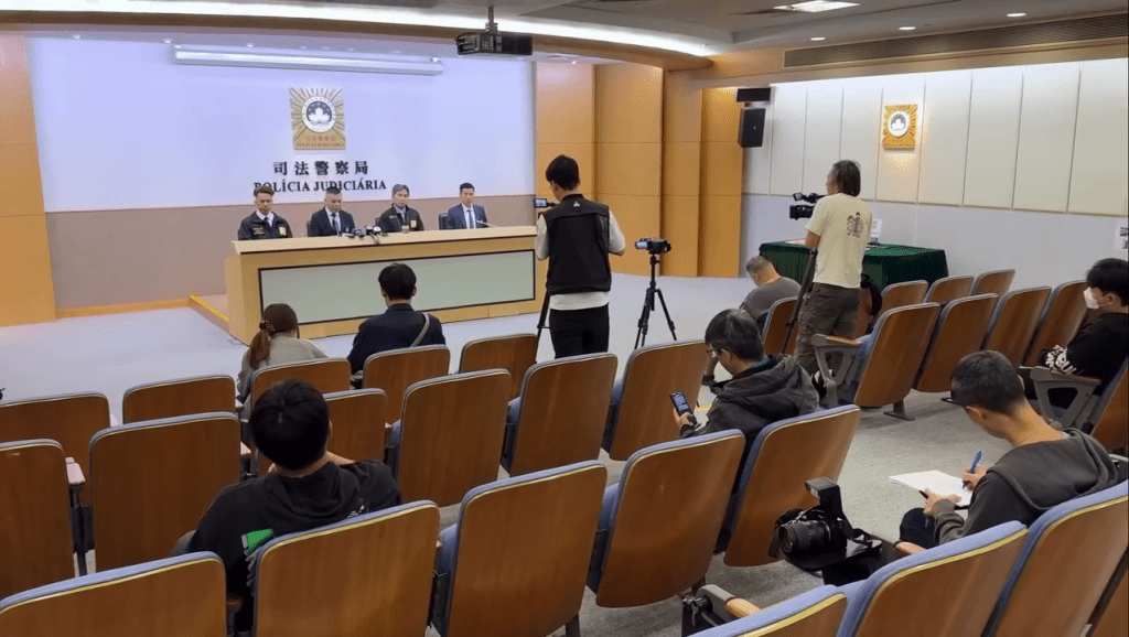 澳門司警見記者交代案情。FB:司警教室 澳門司警見記者交代案情。FB:司警教室