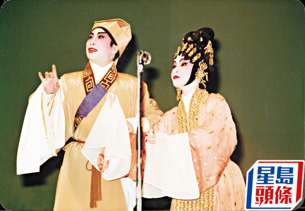 龙剑笙当年是雏凤鸣剧团成员之一，曾与「阿嗲」梅雪诗多次合作。