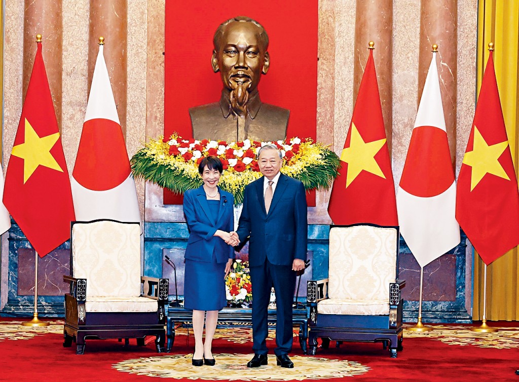 日本首相高市早苗（左）昨日在河内会晤越南共党总书记苏林。