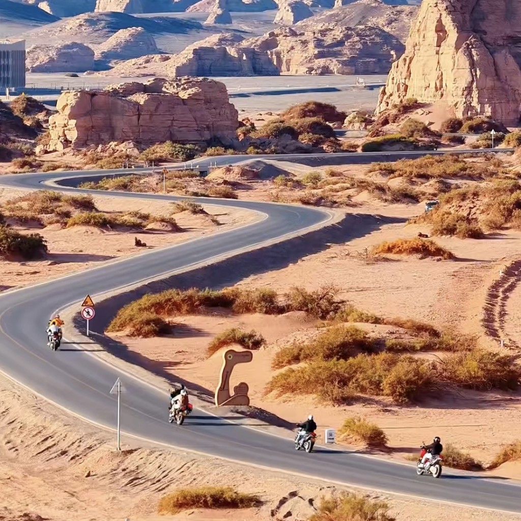 新疆哈密翼龙雅丹大海道景区。(图片来源:哈密雅丹大海道景区) 新疆哈密翼龙雅丹大海道景区。(图片来源:哈密雅丹大海道景区)