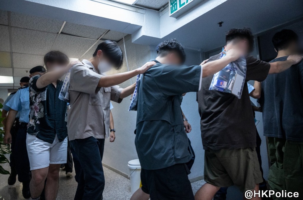 警方连日打击黑社会活动拘捕315人。香港警察fb图片