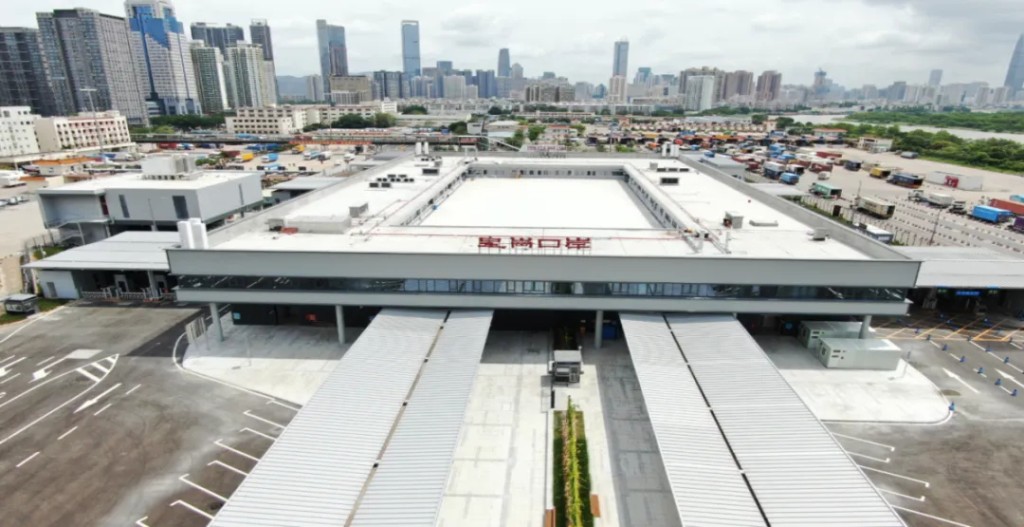 2023年2月6日0時,皇崗口岸首次啟用臨時旅檢大樓。深視新聞 2023年2月6日0時,皇崗口岸首次啟用臨時旅檢大樓。深視新聞