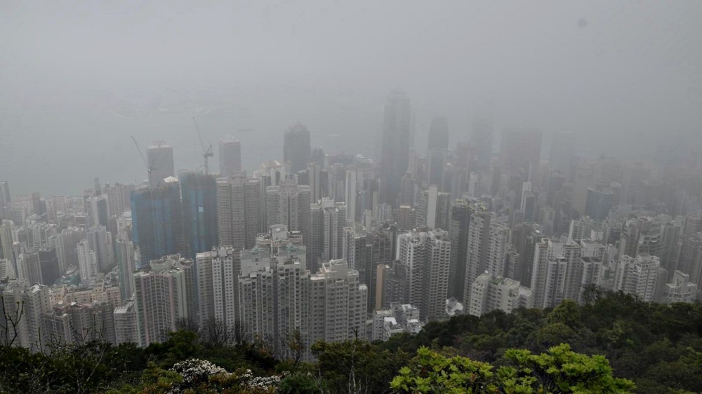 太平山頂望下去維港白茫茫一片。