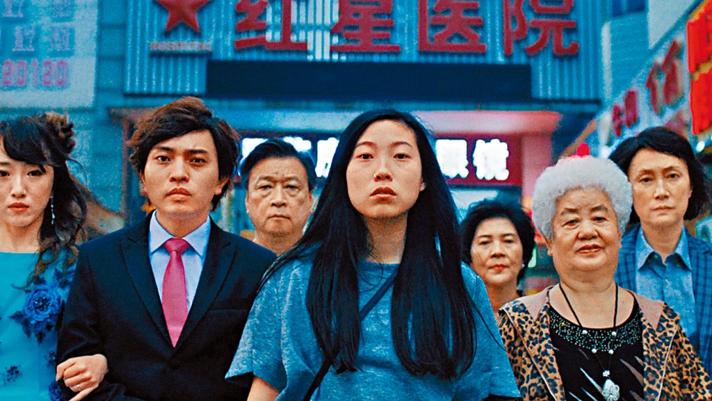 《別告訴她》呈現東、西方文化對個人知情權的看法。 《別告訴她》呈現東、西方文化對個人知情權的看法。