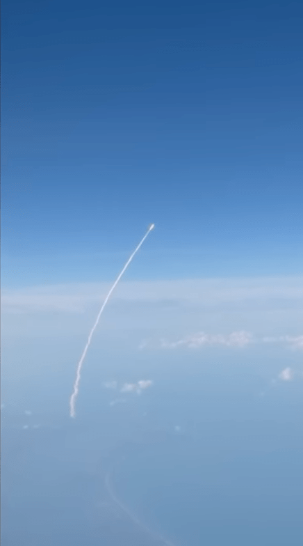 据英媒《bbc》和《衞报》等报道，随着太空船升空，网上随即流传多段“上帝视角”影片。