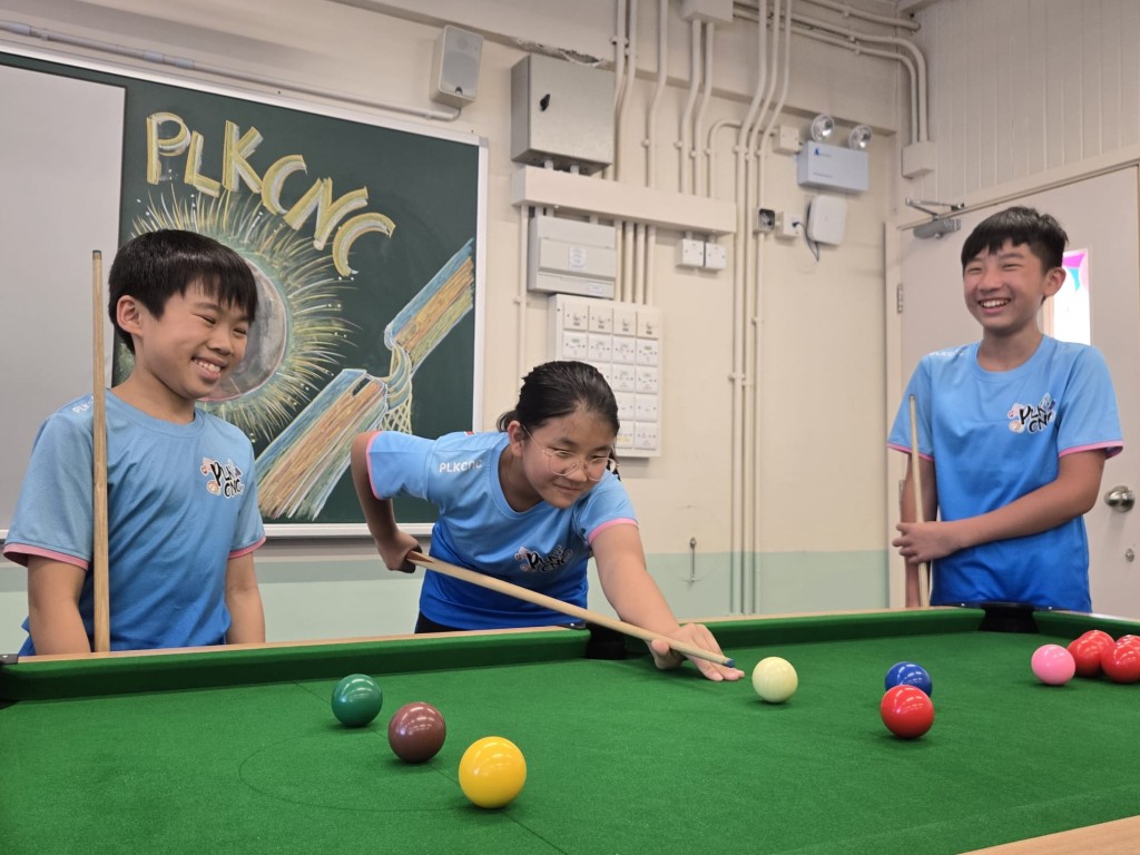学校于新学年起,将桌球运动全面纳入小六体育科恒常课程内。学校提供 学校于新学年起,将桌球运动全面纳入小六体育科恒常课程内。学校提供