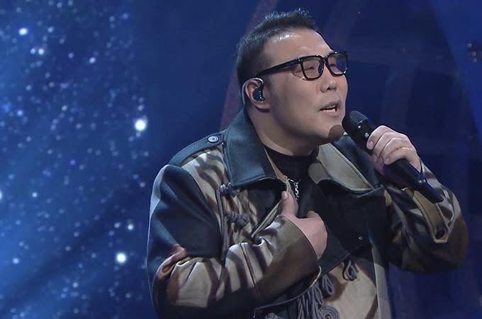 劉洋未曾參加過比賽,反而曾組樂隊唱歌。 劉洋未曾參加過比賽,反而曾組樂隊唱歌。