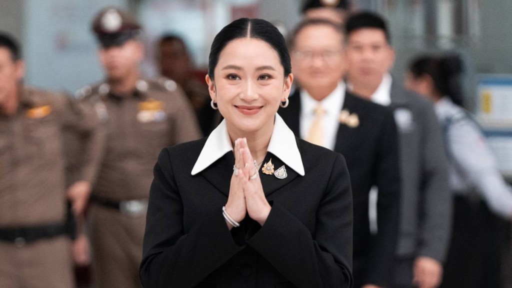 泰國總理佩通坦抵達憲法法院。法新社