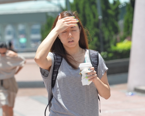 天文台預料今明兩日本港天氣酷熱。資料圖片
