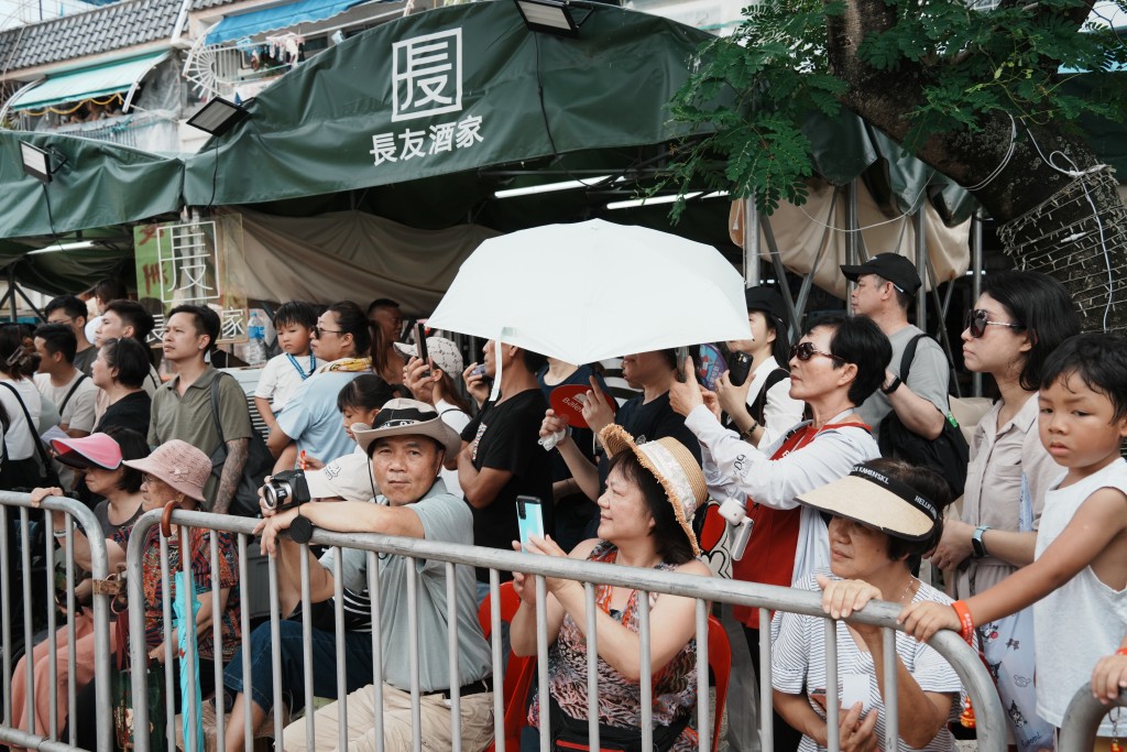長洲太平清醮吸引大批市民旅客前往。 長洲太平清醮吸引大批市民旅客前往。