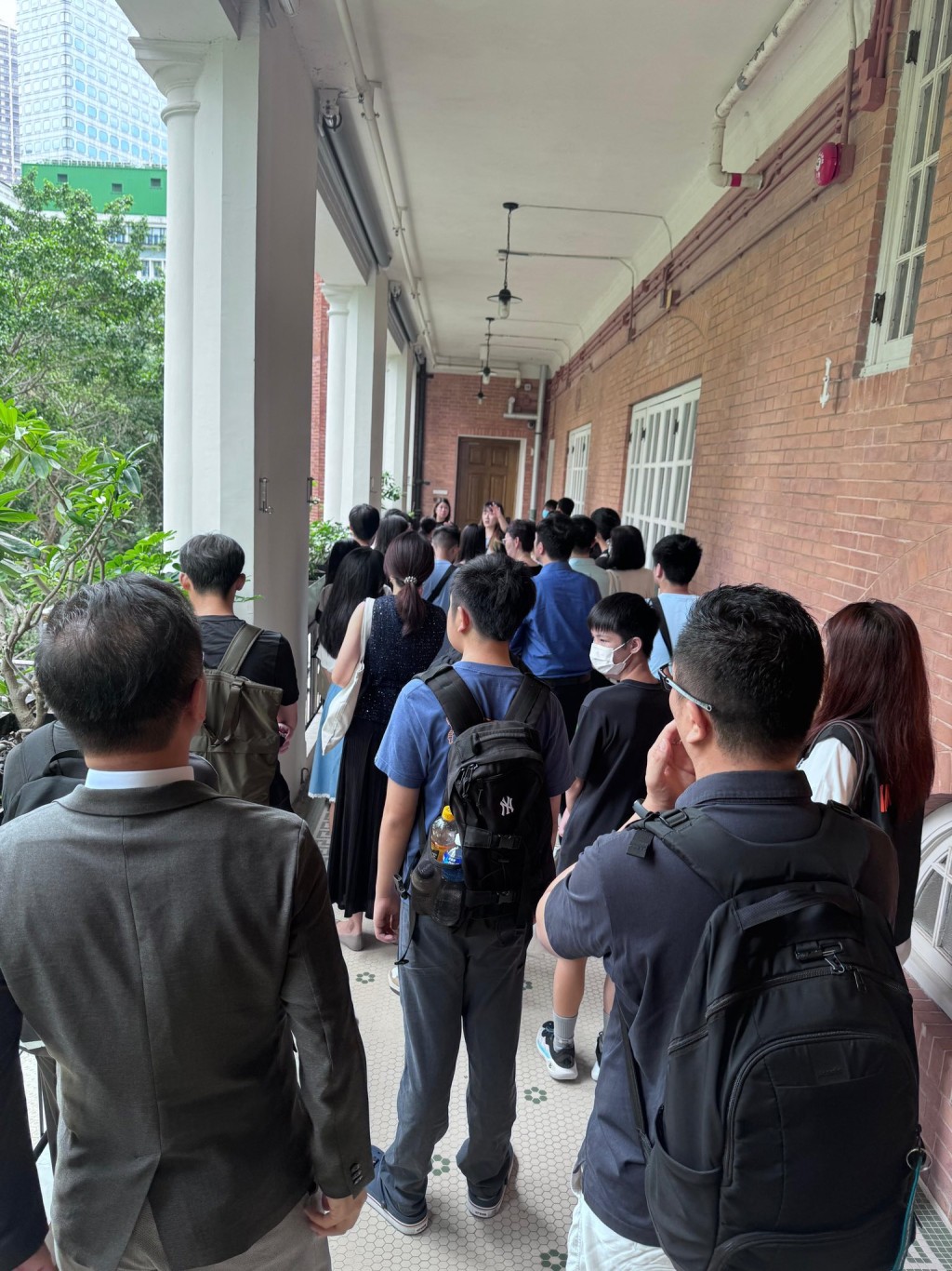張國鈞指律政司接待一批來自「共創明Teen」計劃的中學生家庭。張國鈞FB圖片