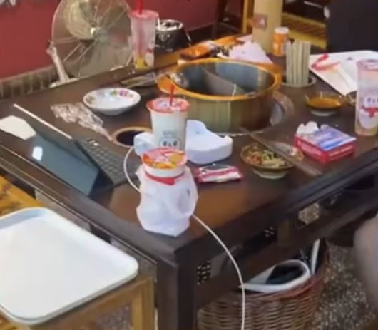 武漢有學生吃串串香119串，遭店家計作222根收費，引起熱議。長城新媒體