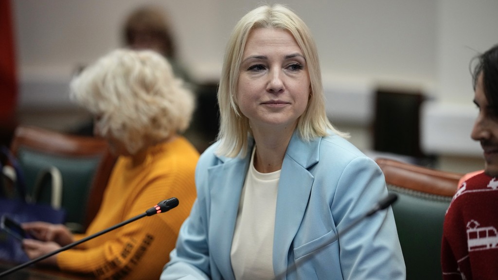 邓佐娃（Yekaterina Duntsova）的政纲包括结束乌克兰战争和释放政治犯。 美联社