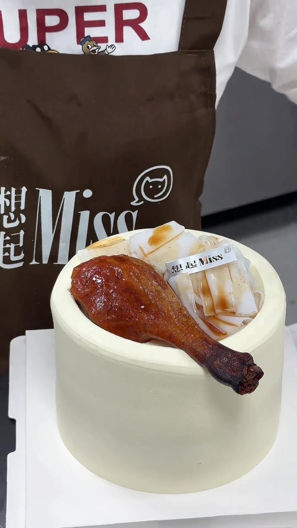 烧鹅陈村粉蛋糕制作影片。 抖音@想起miss
