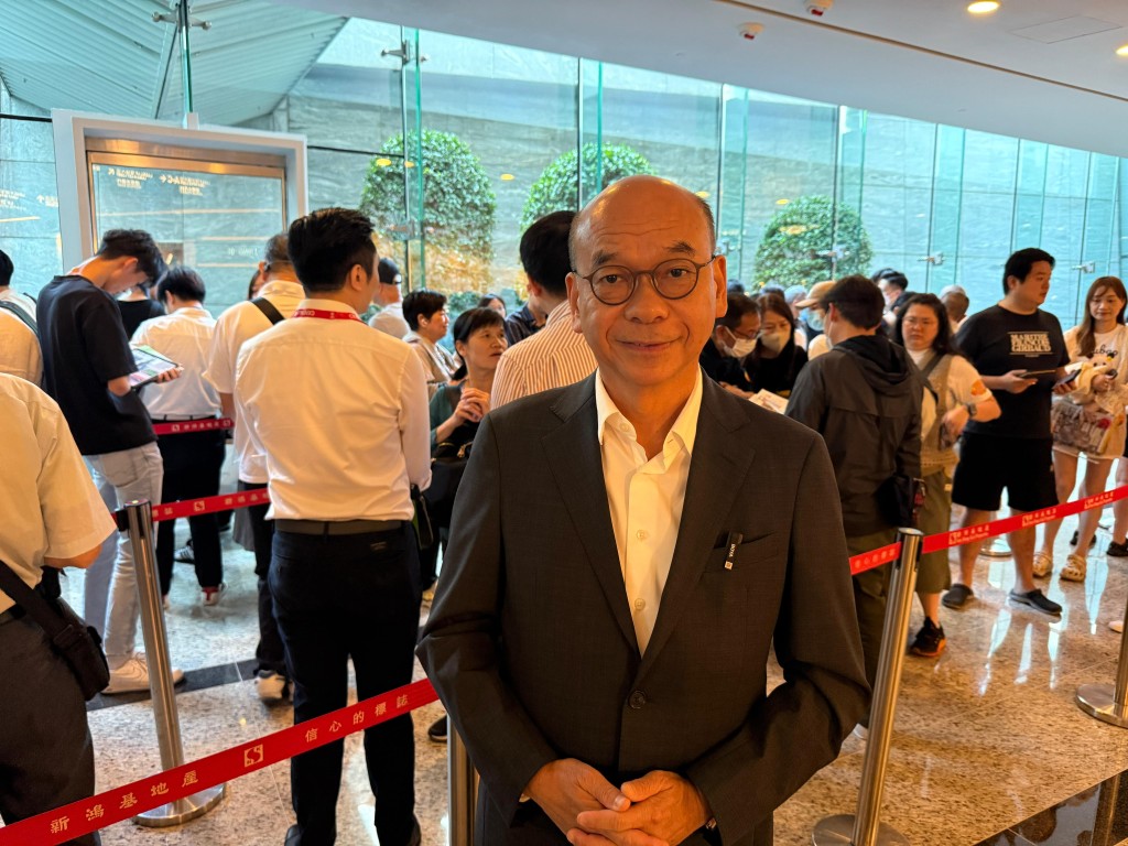 中原亞太區副主席兼住宅部總裁陳永傑相信「轉租為買」及「買樓收租」的需求會大幅增加,對樓市起正面作用,買家入市態度轉趨積極樂觀。 中原亞太區副主席兼住宅部總裁陳永傑相信「轉租為買」及「買樓收租」的需求會大幅增加,對樓市起正面作用,買家入市態度轉趨積極樂觀。