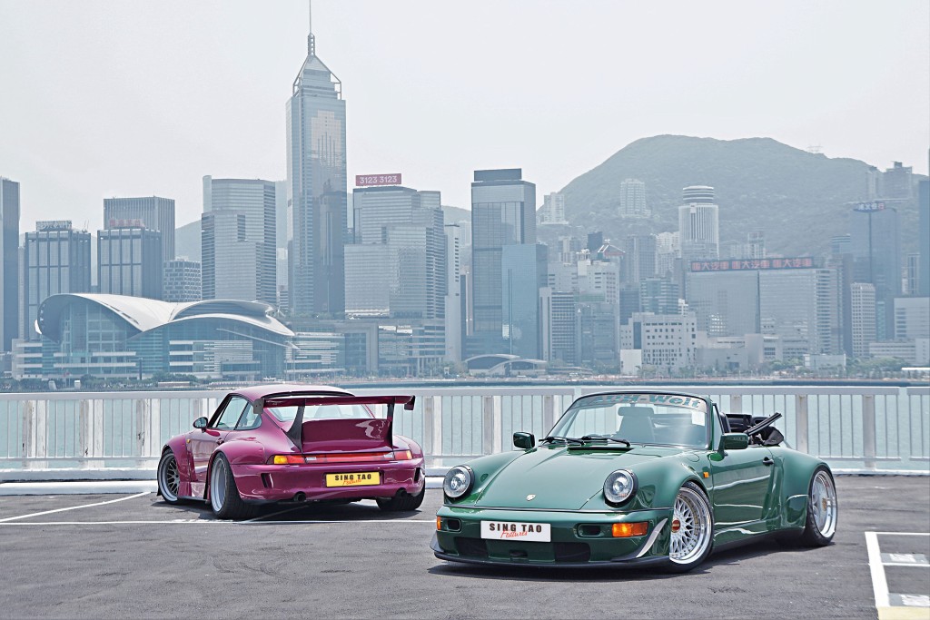 兩款難得一見RWB版保時捷911聚首一堂,墨綠色964 Carrera 2屬於較早期在港改裝的第5號車,亦是本地唯一RWB開篷版。紫紅色993則是本地第8號車。