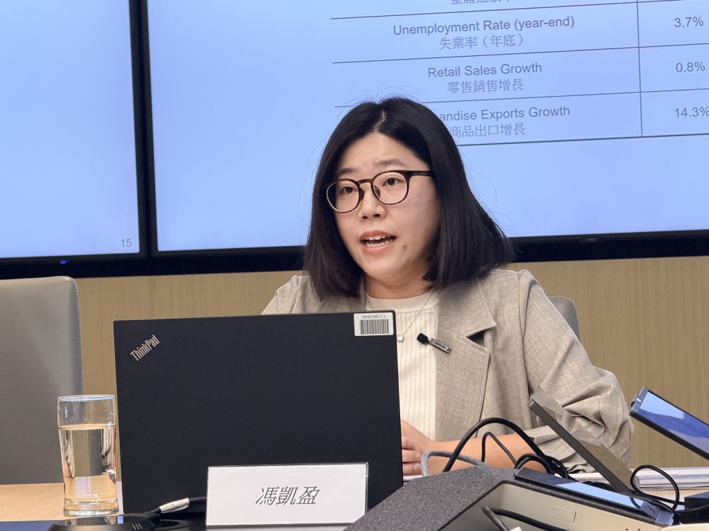 她表示,若明年全球任何地方出現升級,香港難以置身事外。 她表示,若明年全球任何地方出現升級,香港難以置身事外。