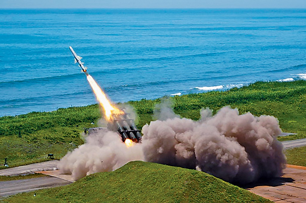 日本政府放寬導彈、護衛艦等武器出口。