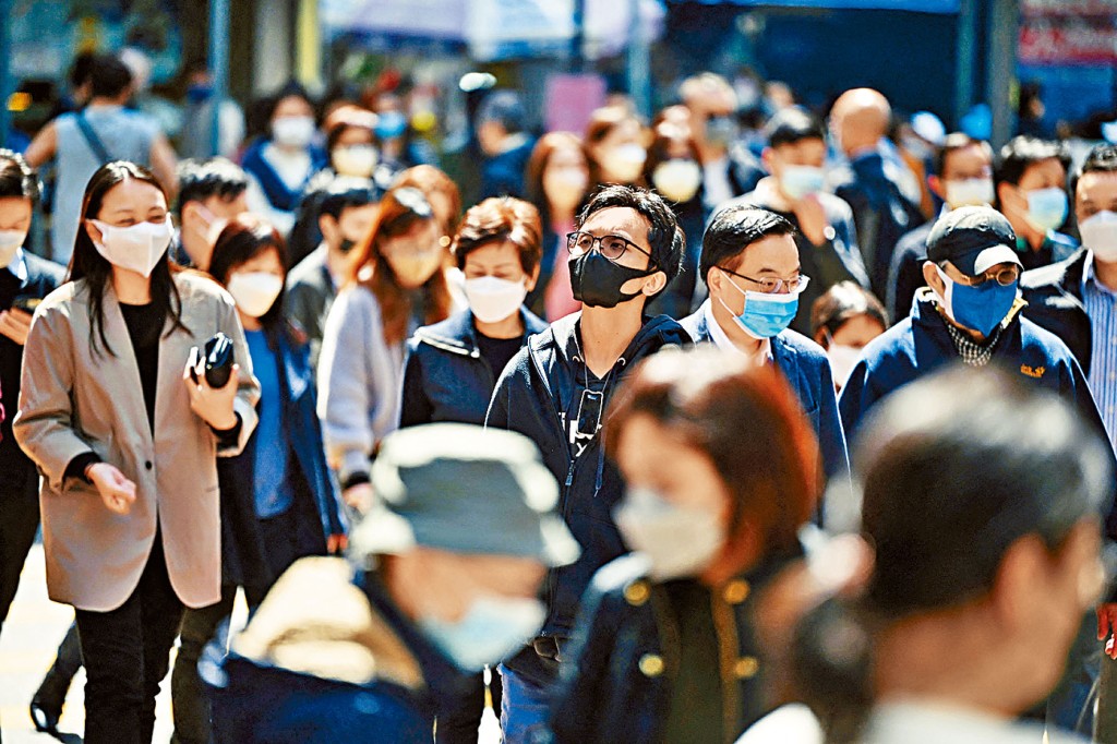 消息指政府今宣布最快周三取消口罩令，包括室內室外及公共交通工具。