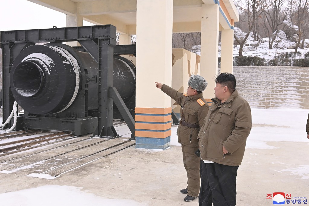 测试周四在北韩西海卫星发射场进行，由领导人金正恩亲自到场指导。AP