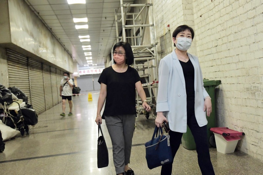 張竹君到西環均益大廈3期B座視察。
