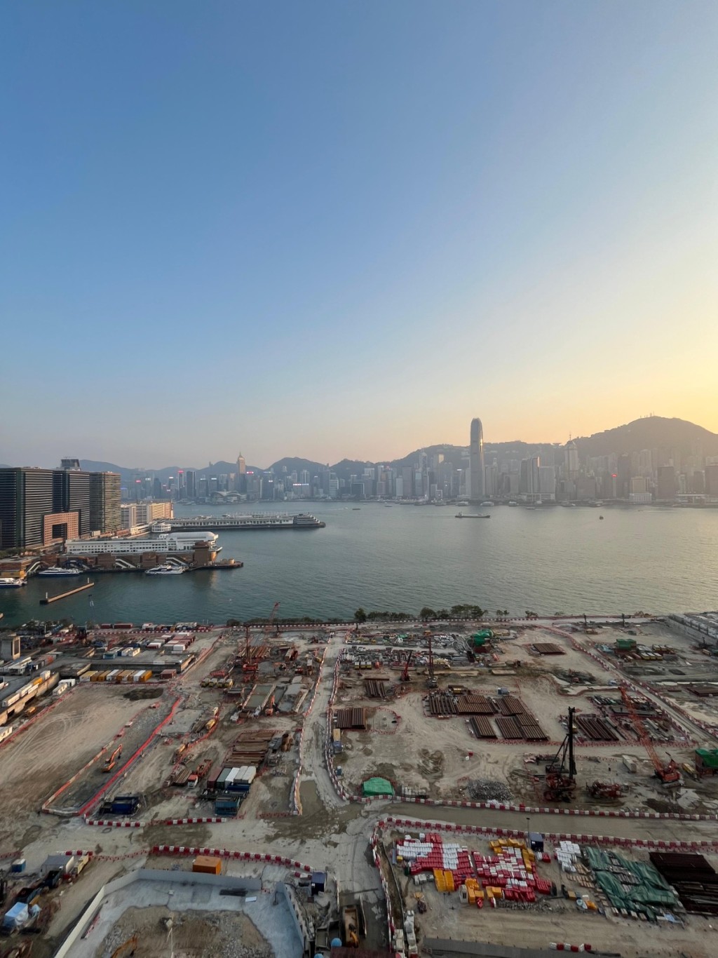 單位可享維港煙花海景，可於節日邀請親朋好友到訪共享佳節。