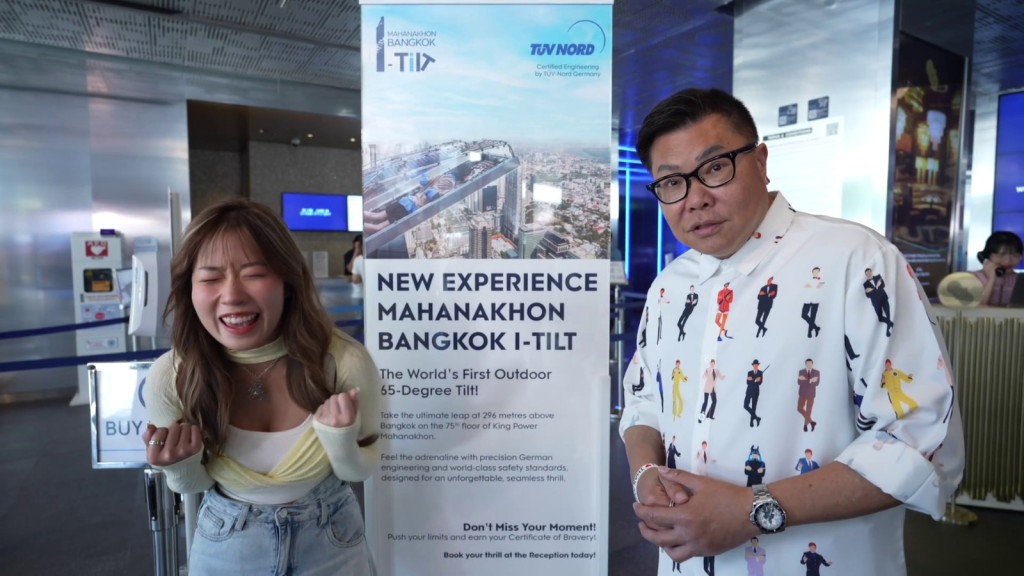 「I-Tilt」懸浮式觀景台能夠俯瞰整個曼谷市。