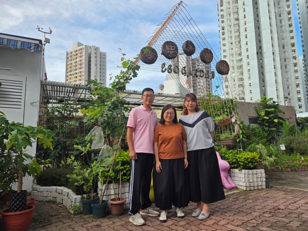 (左至右)仁濟醫院羅陳楚思小學生態教育組兼前常識科科主任余浩然主任、常識及人文科科主任伍莉華老師、常識及人文科科主任李凱琳老師(圖片來源:受訪者提供) (左至右)仁濟醫院羅陳楚思小學生態教育組兼前常識科科主任余浩然主任、常識及人文科科主任伍莉華老師、常識及人文科科主任李凱琳老師(圖片來源:受訪者提供)