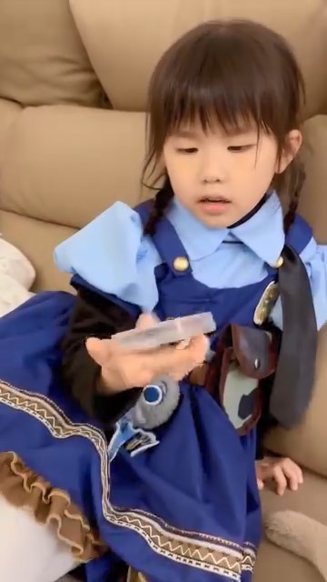 陳彥行女兒童言童語萌翻網民。 陳彥行女兒童言童語萌翻網民。
