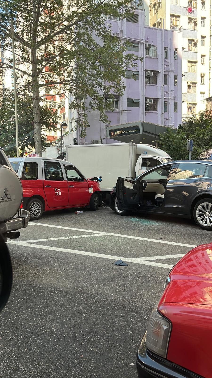 事件中涉及3车，至少4人受伤。fb「马路的事 (即时交通资讯台)」图片