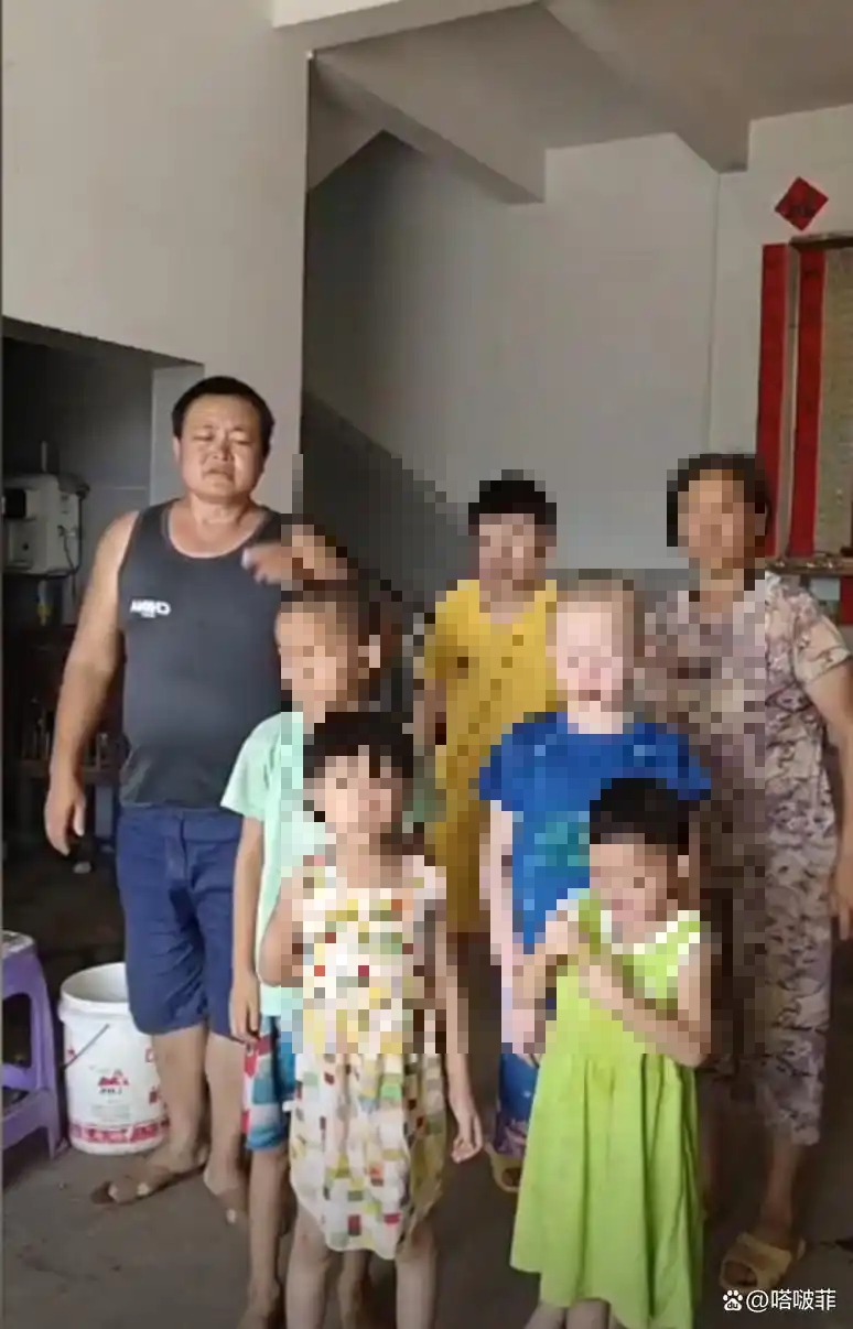 在「農村成哥」賬號中可見,出鏡較多的是「成哥」與多名未成年人。 在「農村成哥」賬號中可見,出鏡較多的是「成哥」與多名未成年人。